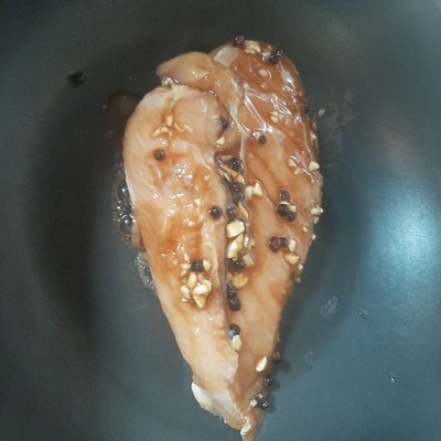 วิธีทำ สลัดอกไก่พริกไทยดำ วิธีทำ สลัดอกไก่พริกไทยดำ