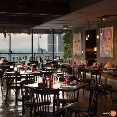 บรรยากาศ Scarlett Wine Bar & Restaurant โรงแรมพูลแมน จี สีลม