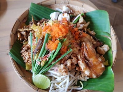 ผัดไทยห่อแตก