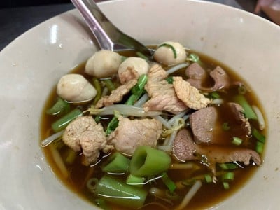 ก๋วยเตี๋ยวเลียงป้าติ๊ด ท่าใหม่