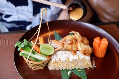 Denim Dining X 90s Bar