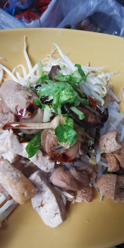 ก๋วยเตี๋ยวหลอดเจ เจ้าเก่า ตลาดน้อย 40ปี  by ห่อหมกพุดดิ้งุ ตลาดน้อย