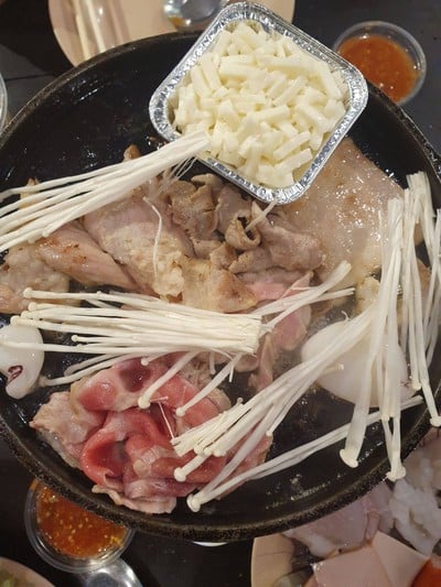 ย่างเนย เอกชัย