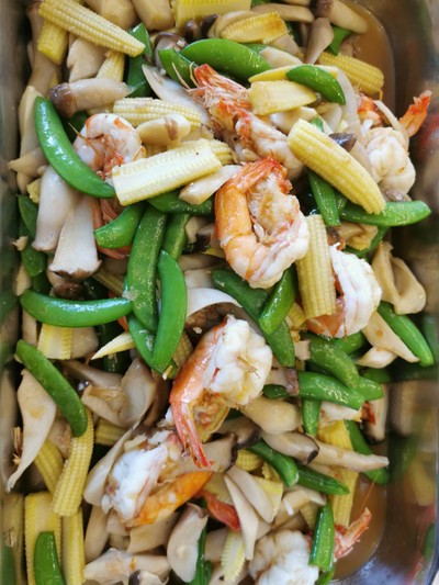 ผัดข้าวโพดกับถัวหวานกุ้งสด