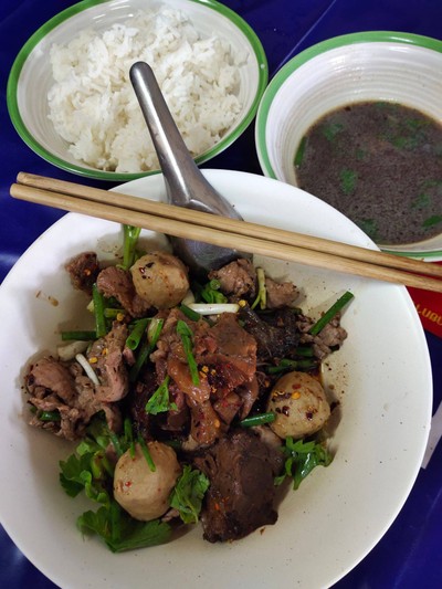 ร้านก๋วยเตี๋ยวเรือรถไฟ หน้าสถานีรถไฟชุมพร