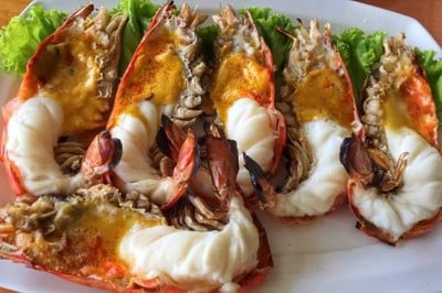 บ้านดอกจันทน์ริมน้ำ