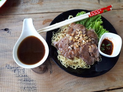 บะหมี่หน้าเนื้อน่องลาย