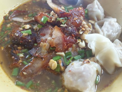 บะหมี่เกี๊ยวหมูแดง ห้อมๆ หอมๆ