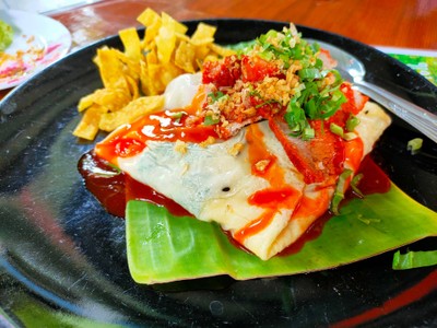 ข้าวพันผักสุกี้หมูแดง+ไข่ดาว