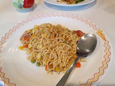 เส้นผัดเบค่อน
