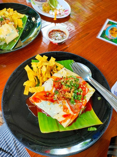 ข้าวพันผักสุกี้หมูแดง+ไข่ดาว