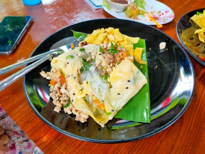 ข้าวพันผักใส่ไข่