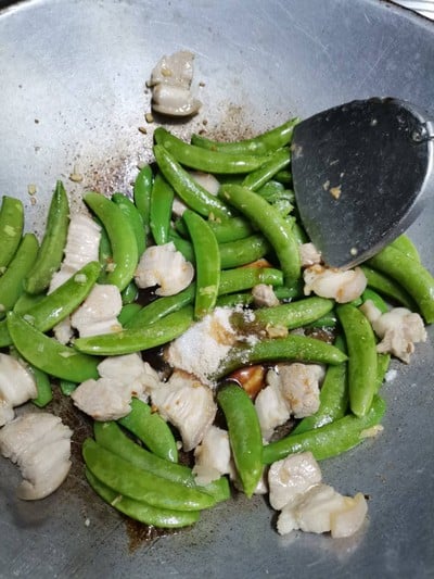 วิธีทำ ผัดถั่วลันเตาหวานใส่หมูสามชั้น วิธีทำ ผัดถั่วลันเตาหวานใส่หมูสามชั้น