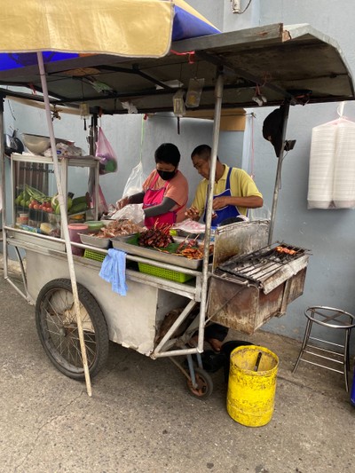 ส้มตำกลางซอย เพชรบุรี 38