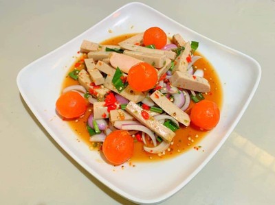 ยำหมูยอไข่แดง