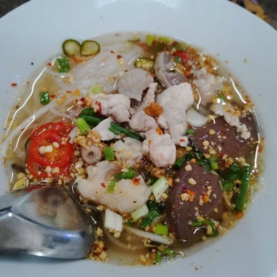เมนูของร้าน ก๋วยเตี๋ยวไก่ไทยนายโต้ง