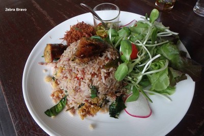 ข้าวผัดไส้อั่ว