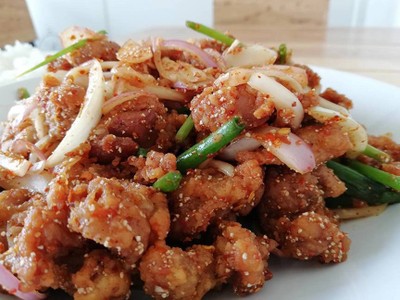 ข้าวยำไก่แซ่บไข่ตูม(พิเศษ)