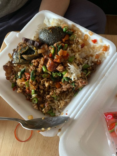 กะเพราไข่เยี่ยวม้า