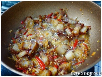 วิธีทำ  กะเพราหมูกรอบ วิธีทำ  กะเพราหมูกรอบ