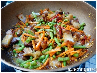 วิธีทำ  กะเพราหมูกรอบ วิธีทำ  กะเพราหมูกรอบ