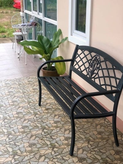 นั่งรอ บรรยายกาศยิ่งตอนเย็นยิ่งอากาศเย็นธรรมชาติมากค่ะ