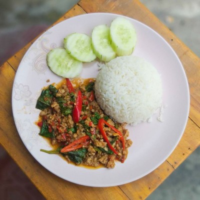 ผัดกะเพราปลาดอลลี่