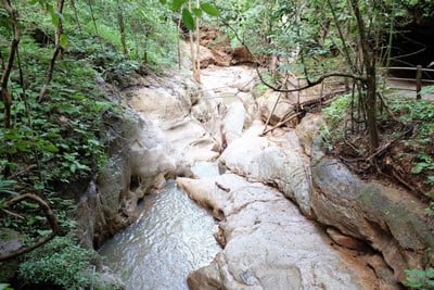 บรรยากาศ น้ำตกแพมบก