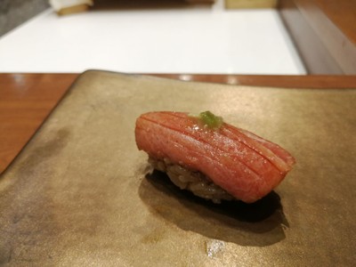 โอโทโร่เสิร์ฟกับสาหร่ายย่าง