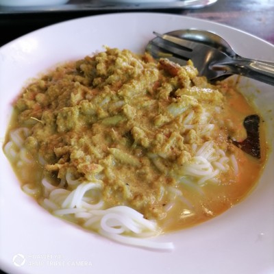 ขนมจีนน้ำแกงปูม้า