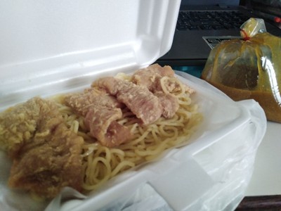 ราเมงแกงกะหรี่หมูทอด