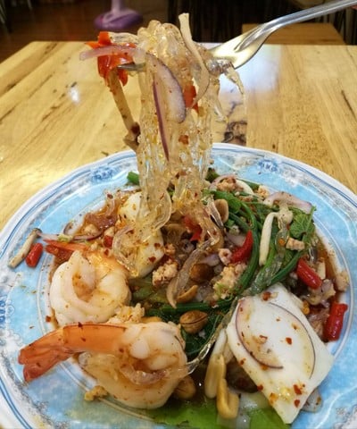 ยำวุ้นเส้นแก้วทะเลยอดมะระ