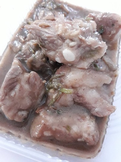 ซี่โครงอ่อนหมู อบกระเทียมพริกไทย