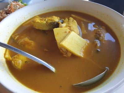 แกงส้มปลากะพงยอดมะพร้าว