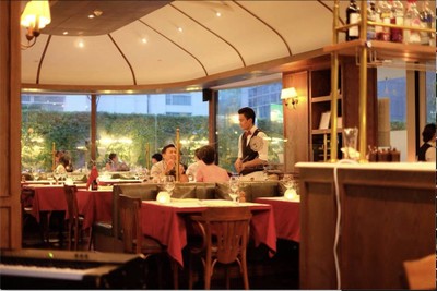 Le Boeuf The Steak & Fries Bistro หลังสวน