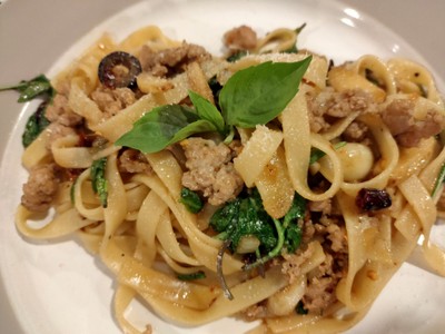 Fettuccineผัดพริกแห้งหมู