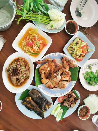อาหาร หรือ เครื่องดื่ม