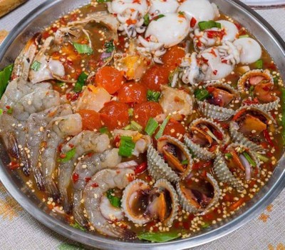 ตำถาดทะเลกุ้งสดหอยแครงปลาหมึกไข่แดงปูม้า