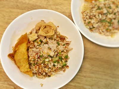 ก๋วยเตี๋ยวตรอกโรงหมู สาขา 1