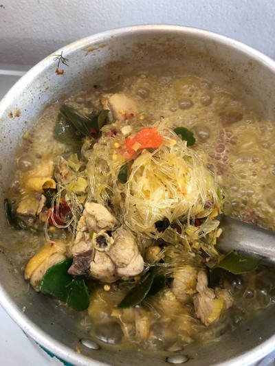 แกงไก่ใส่วุ้นเส้น