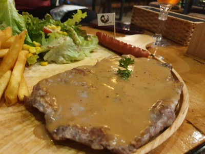 สเต๊กสันคอหมู