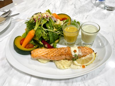 สเต็กแซลมอนย่าง