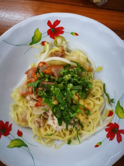 บะหมี่เกี๊ยวแห้ง