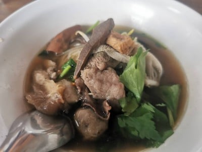 เส้นเล็กใส่ทุกอย่าง