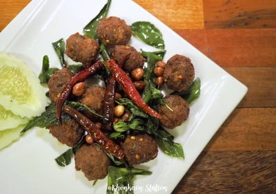 ลาบเนื้อทอด