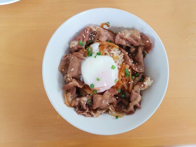 ข้าวหน้าหมู3ชั้นไข่ลาวา