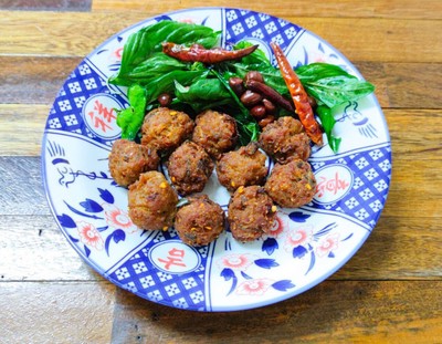 ลาบเนื้อทอด