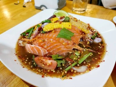 ยำแซลมอน