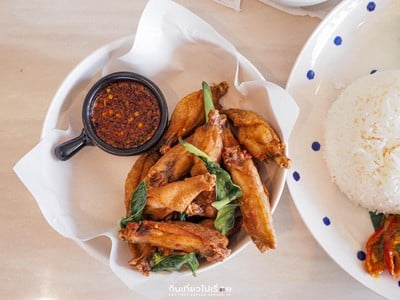 🍗 ปีกไก่ทอดน้ำปลา 129.- เมนูกินแก้เผ็ด อร่อยนะ เค็มๆมันๆ