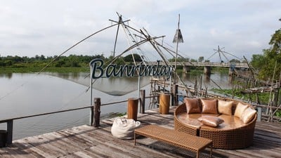 บ้านริมเล ปากประ